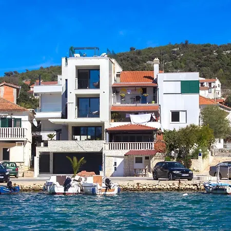 Villa Lux