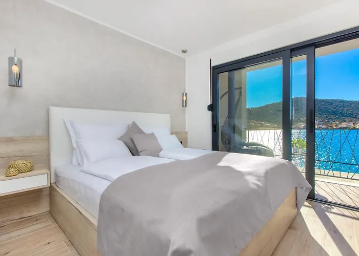 Lux Villa Vinisce