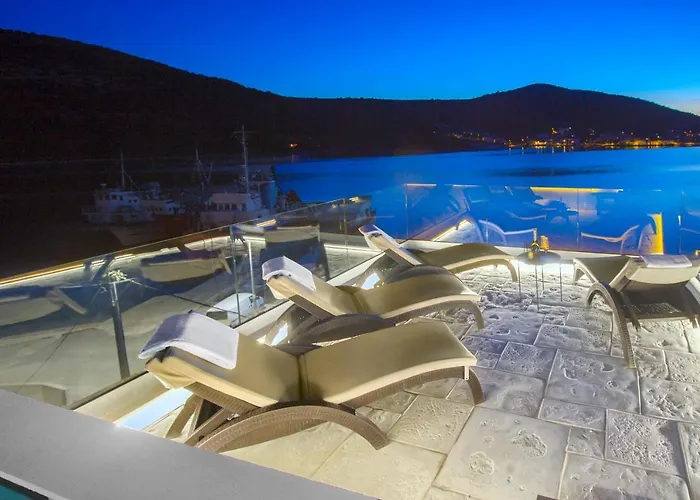 Lux Villa Vinisce