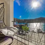Lux Vinišće
